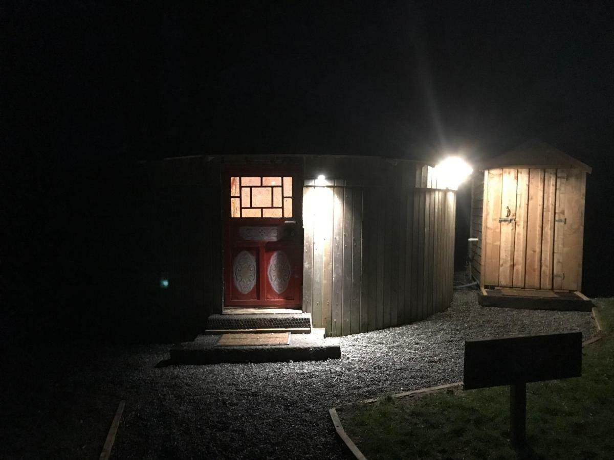 Mcclure Yurt At Carrigeen Glamping คิลเคนนี ภายนอก รูปภาพ